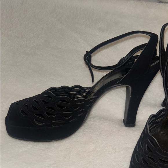 Vintage 1940’s Saks Fifth Avenue Black Peep-Toe Heels - Picture 2 of 4